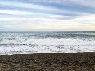 海風に包まれる浜辺の時間