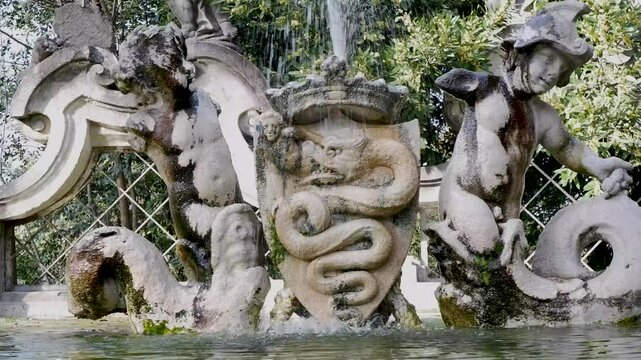 Fontana delle Sfingi in Roman park
