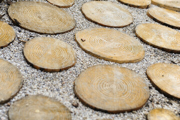 Kiefer Rundholz Holzpflastersteine