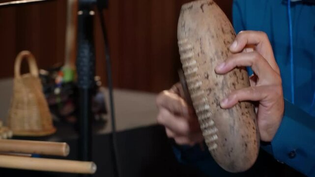 G&uuml;iro Performance: Rhythmic Latin American Music