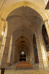 Fototapeta premium Bayonne, France: Interior Arches of Gothic Cathedral of Saint Mary