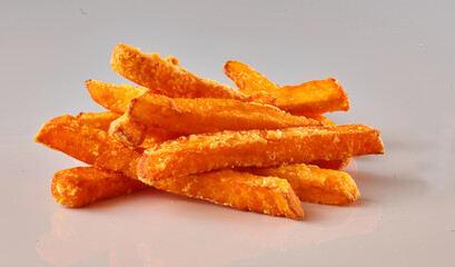 Suesskartoffel Pommes, Kartoffel, isoliert, Fastfood, Pommes