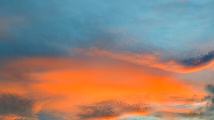 the view of the clouds in the afternoon is very colorful