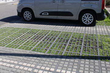 Dalles composites modulaires en plastique recyclé, aménagement écologique urbain sol drainant...