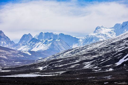 Sikkim Zero Point also known as Yume Samdong, is a high-altitude meadow. Th place e noted for its stunning views of snow-capped mountains and famous travel destination in India 