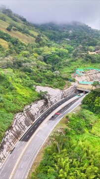 Video a&eacute;reo realizado con drone sobre la nueva v&iacute;a que pertenece a la "Conexi&oacute;n Pac&iacute;fico 1" unidad Funcional 2 en  las zonas rurales de los municipios de Amag&aacute; y Titirib&iacute;, Antioquia, Colombia.