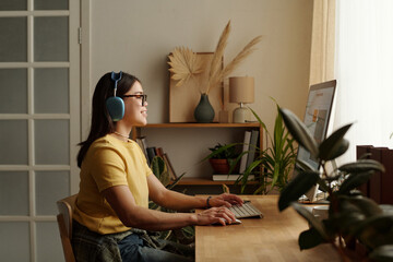 Woman Writing Prompt For Online Artificial Intelligence Image Generator