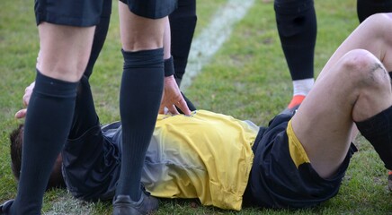 le footballeur au sol
