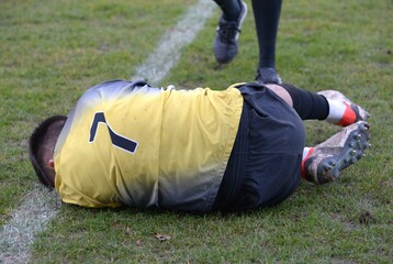 le footballeur au sol