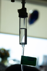 MANGUERA DE SUERO EN CL&Iacute;NICA DE HOSPITAL 