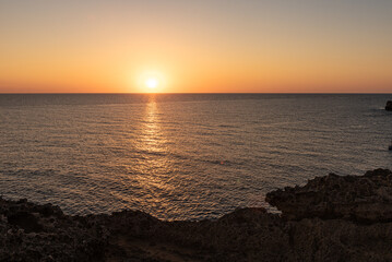 Fototapeta premium The serene sea at dawn or dusk, with calm, tranquil waters.