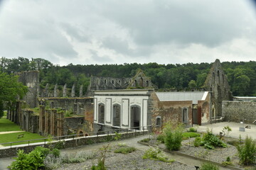 Structure rénovée à l'entrée du site de l'abbaye de Villers-la-Ville en Brabant Wallon 