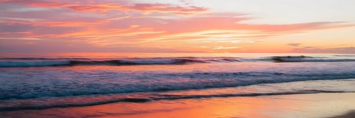 Obraz premium Sunrise over the ocean with golden reflections on the waves – Great for travel destinations, relaxation themes, or coastal living content.