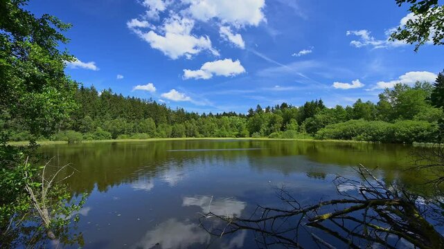 M&uuml;lbenersee, See, Wald, Wolken Himmel, Sommer, M&uuml;lben, Waldbrunn, Neckar Odenwald Kreis, Baden-W&uuml;rttemberg