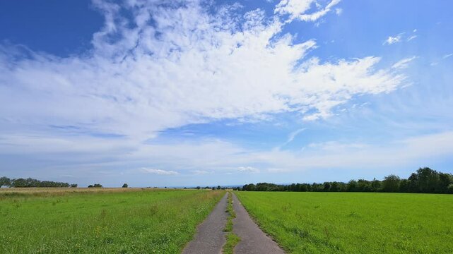 Wiese, Feldweg, Wolken, Himmel, Sommer, M&uuml;lben, Waldbrunn, Neckar Odenwald Kreis, Baden-W&uuml;rttemberg