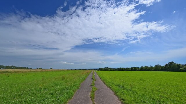 Wiese, Feldweg, Wolken, Himmel, Sommer, M&uuml;lben, Waldbrunn, Neckar Odenwald Kreis, Baden-W&uuml;rttemberg