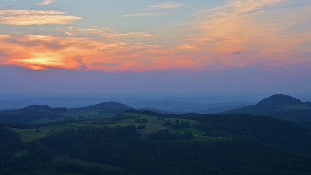 Mittelgebirgslandschaft, Sonnenuntergang, Sommer, Abtsroder Kuppe, Milseburg, Abtsroda, Wasserkuppe, Rh&ouml;n, Hessen, Deutschland, Europa