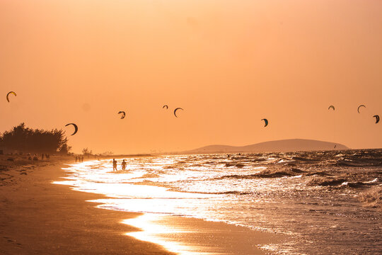 Kitesurf Kite Surf Vento Esporte Velejo Praia Pre&aacute; Cear&aacute; Nordeste Brasil Mar Ondas Prancha Atleta Adrenalina Competi&ccedil;&atilde;o Natureza Ver&atilde;o Turismo Ver&atilde;o Ativo Onda Surfar