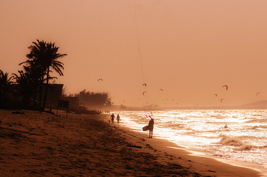 Kitesurf Kite Surf Vento Esporte Velejo Praia Pre&aacute; Cear&aacute; Nordeste Brasil Mar Ondas Prancha Atleta Adrenalina Competi&ccedil;&atilde;o Natureza Ver&atilde;o Turismo Ver&atilde;o Ativo Onda Surfar