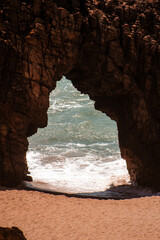 Pedra-Furada Paisagem Praia Mar Jericoacoara Natureza Formação-Rochosa Céu Horizonte Onda Pôr-Do-Sol Fotografia Turismo Aventura Geologia Beleza-Natural