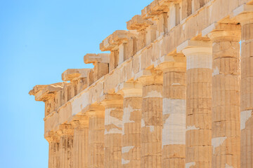 Obraz premium The building is made of stone and has a lot of columns, Acropolis in Athens