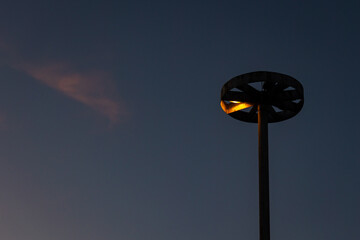 latarnia na tle nieba o zachodzie słońca w Polsce © Marek