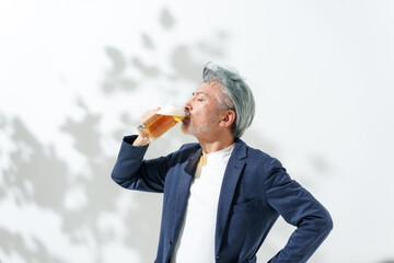 男性　ビール