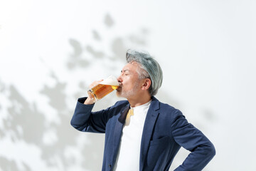 男性　ビール