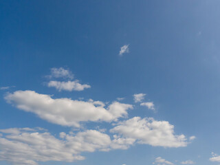 春の山から 青空と雲20