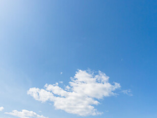 春の山から 青空と雲72