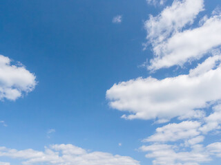 春の山から 青空と雲44