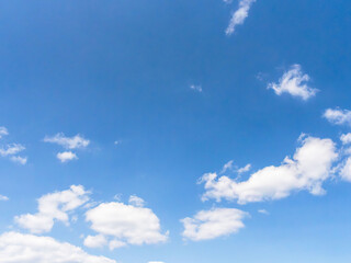 春の山から 青空と雲51