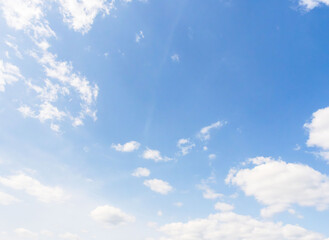 春の山から 青空と雲66