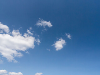 春の山から 青空と雲27