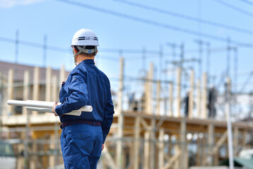 住宅工事を監理する現場監督