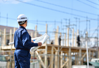住宅工事を監理する現場監督