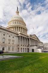Obraz premium The iconic United States Capitol building, an emblem of American democracy