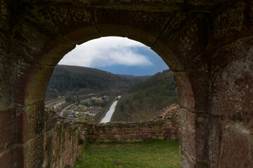château de Lutzelbourg du douzième siècle