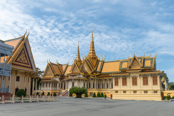 Phnom Penh, Royal Palace building that features a gold roof on top
