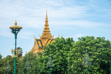 Phnom Penh, Royal Palace building that features a gold roof on top