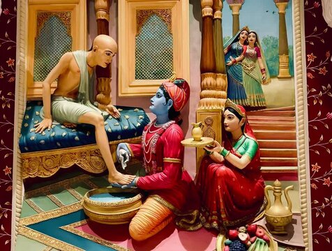 Statue of lord Krishna and Sudama depicting bond of Friendship.