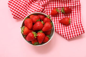 Bowl with sweet fresh strawberries on pink background
