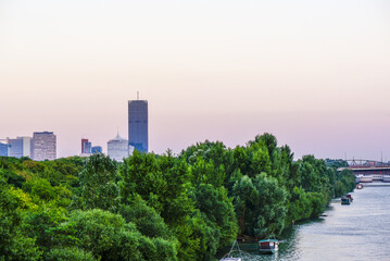 Obraz premium Danube city, river Danube, Vienna, Austria