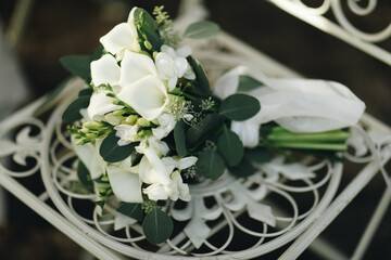 wedding rings on a bouquet
