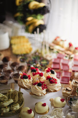 Mini Pavlova Meringue Desserts with Whipped Cream, Mascarpone & Fruits – Sweet Table Treats