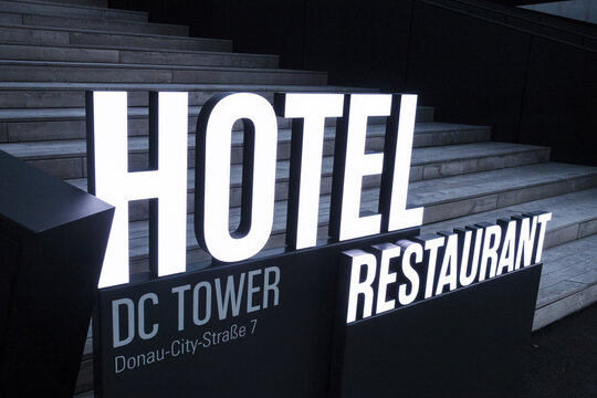DC Tower, Architekt Dominique Perrault, &Ouml;sterreich, Wien, Donau