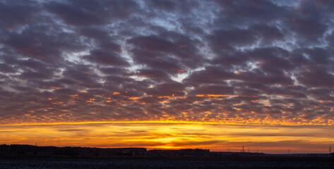 Fototapeta premium Bright colorful sunset, bright light on the horizon