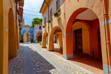 Dozza in provincia di Bologna con i suoi murales