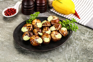 Fresnch escargort with basil butter