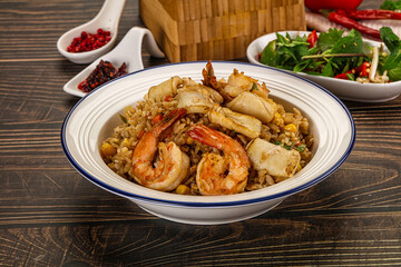 Vietnamese fried rice with prawn and squid Kom Ran